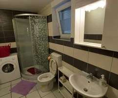 Freistehendes Haus 130 m vom Meer, Omišalj, Insel Krk, 4 Einheiten!