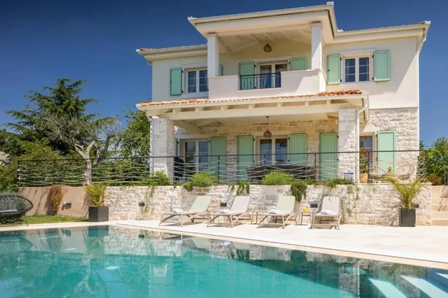 Poreč környéke: Elbűvölő kővilla modern eleganciával