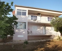 ČiovoOkrug, G., casa independiente de 280 m2 con gran jardín