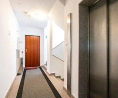 Exklusive Wohnung direkt am Meer in Podstrana zu verkaufen in Kroatien