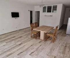 Čiovo, Okrug G., 2 hálószobás lakás, 85 m2, új építésű, bútorozott, garázsbeálló.