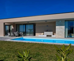 Isztria, Poreč: Modern villa medencével és privát szférával