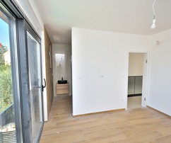 Prodej luxusní vily s bazénem v Srimi