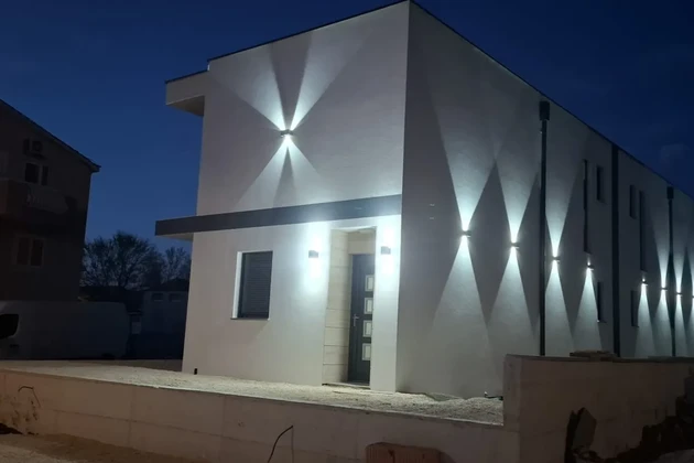 Novostavba, blízko centra a všetkých služieb s výhľadom na more