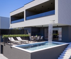 Maison en bord de mer à vendre à Vodice avec vue sur l'océan