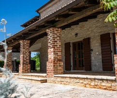 Isztria, Poreč: Rusztikus kővilla medencével Poreč közelében