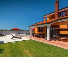 Istria, Pula-Medulin, impresionante villa con amplia piscina y jardín