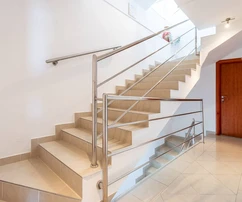 Dom z apartamentami na sprzedaż w centrum Novalji w Chorwacji