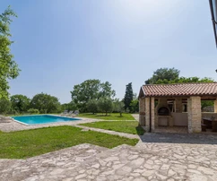 Villa en pierre avec piscine et vaste terrain disponible à l'achat en Croatie