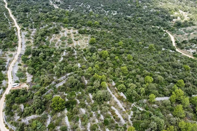 <p>Vinišće, poľnohospodárska pôda 3011 m², prístupová cesta, 500 m od mora</p>