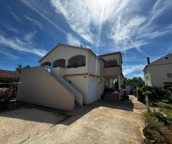 Apartment house Privlaka - town center - 300m from the sea