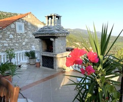 Wunderschön renoviertes Steinhaus in einem Dorf auf Korčula