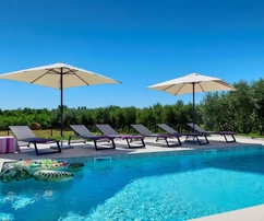 Istrien, Marčana, modernes Haus mit Pool in ruhiger Lage