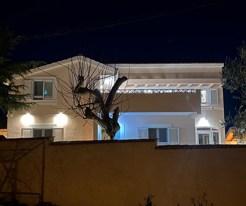 Casa con piscina disponibile per l'acquisto a Čista Mala