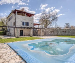 Tenuta istriana con casa e piscina in vendita in Croazia