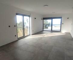 Penthouse de deux chambres à vendre en bord de mer à Privlaka en Croatie