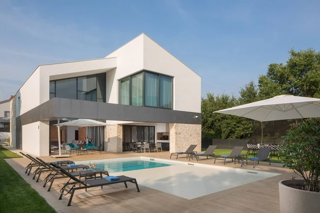 Villa moderne avec piscine entourée de nature, Ližnjan, ISTRIE