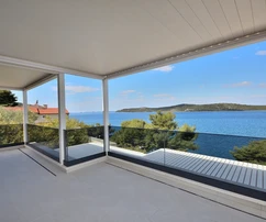 Primošten, Šparadići - Penthouse B4 tengerre néző kilátással, 5 m-re a strandtól