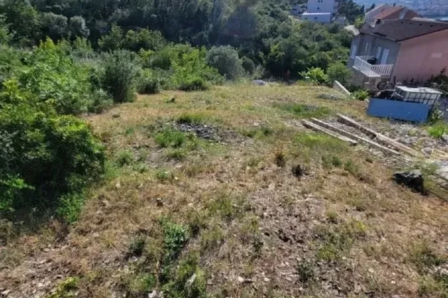 Trogir, Bilin Dolac, działka budowlana 682 m2, 500 m od morza i plaży