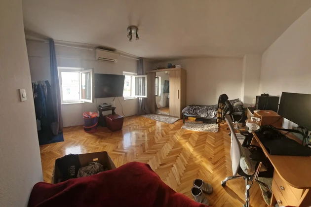 Kaštel Sućurac, maison mitoyenne de 132 m2 au centre-ville, à 50 m de la mer