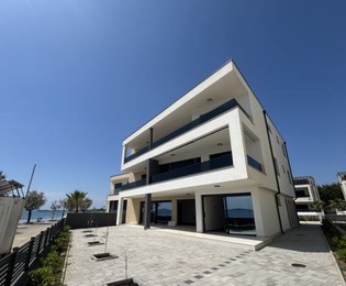 Attico in vendita—nuova costruzione, posizione fronte mare in Croazia