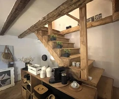 NEU RENOVIERTES STEINHAUS IM ALTSTADT-ZENTRUM!