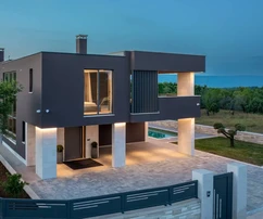 Isztria, Krnica: Modern villa tengerre néző panorámával