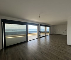 Пентхаус на продажу — новое строительство, на первой линии моря в Хорватии