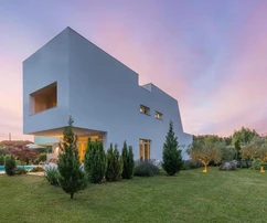 Rovinj, Isztria – Kortárs villa beltéri és kültéri medencékkel