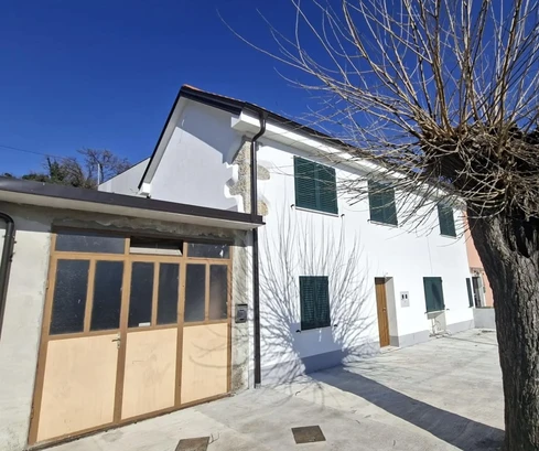 Rijeka, Casa costera completamente renovada con dos unidades residenciales, garaje y jardín