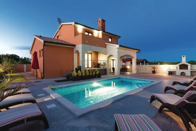 Krásná moderní vila s bazénem, Istrie, Pula