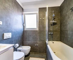 Moderní dům s výhledem na moře na prodej v Okrugu v Chorvatsku