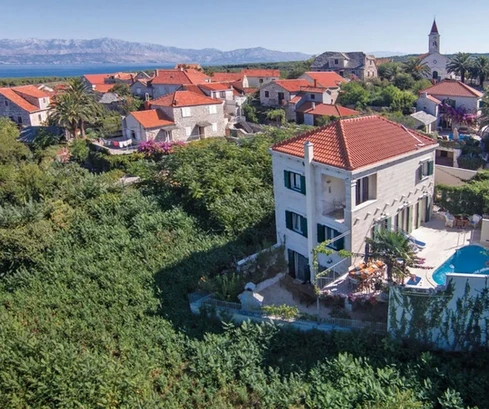 Stone house in Supetar, Brac