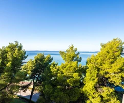 Luksusowe mieszkanie na sprzedaż w Podstranie tuż przy morzu w Chorwacji