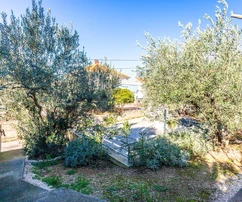 Priestranný dom na predaj neďaleko mora v Okrugu v Chorvátsku