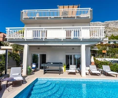 Home with a swimming pool for sale near Omiš in Croatia