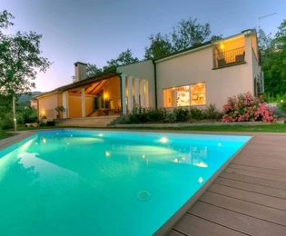 <p>Scopri la serenità a Buzet, Istria: Squisita villa con piscina immersa nella natura</p>
