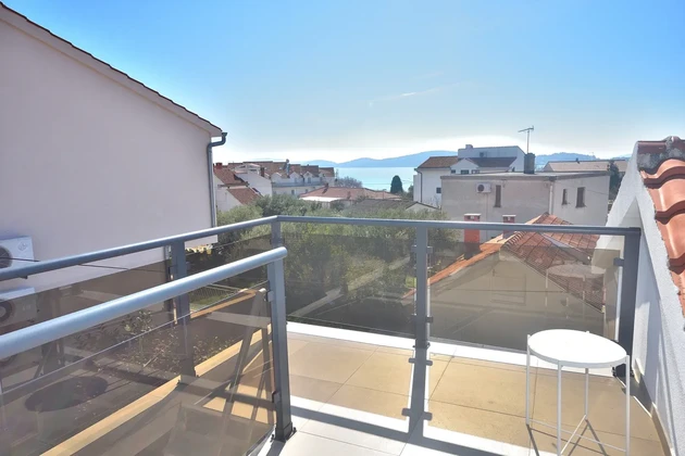 Vodice – zariadený dvojizbový byt s terasou, 150 m od pláže