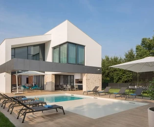 Villa moderna con piscina immersa nella natura, Ližnjan, ISTRIA