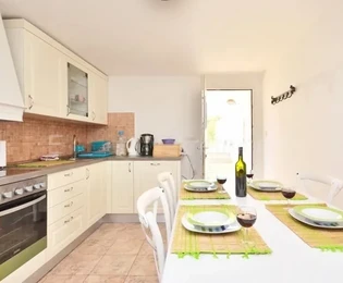 Drvenik Veliki, samostatně stojící dům 160 m2 s výhledem na moře, 220 m od moře