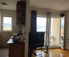 Trogir, möblierte 2-Zimmer-Wohnung 76m² mit Meerblick, 120m vom Strand entfernt!