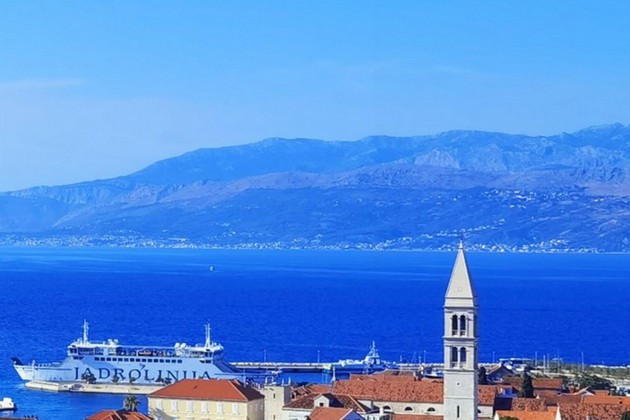 Nowoczesne apartamenty z widokiem na morze na wyspie Brač na sprzedaż