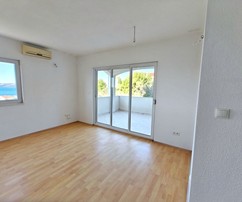 Dvoupokojový byt s výhledem na moře na Čiovu na prodej