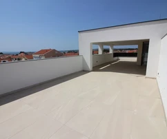 Novostavby apartmány, jižní strana ostrova Vir