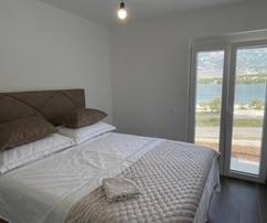 Villa de luxe avec piscine à vendre directement sur le front de mer en Croatie