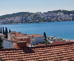 Čiovo, Okrug G. samostojna hiša 320 m2, 3 apartmaji, pogled na morje