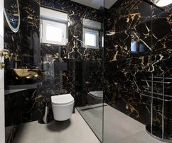 Wolnostojący dom z basenem na sprzedaż w Kašteli w Chorwacji