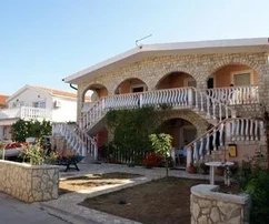 Casa appartamenti a 50 metri dal mare