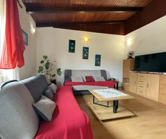 Przestronny dom z apartamentami na sprzedaż w Puli w Chorwacji