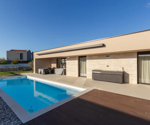 Ebenerdiges Haus mit Pool in Kaštelir-Labinci zu verkaufen in Kroatien